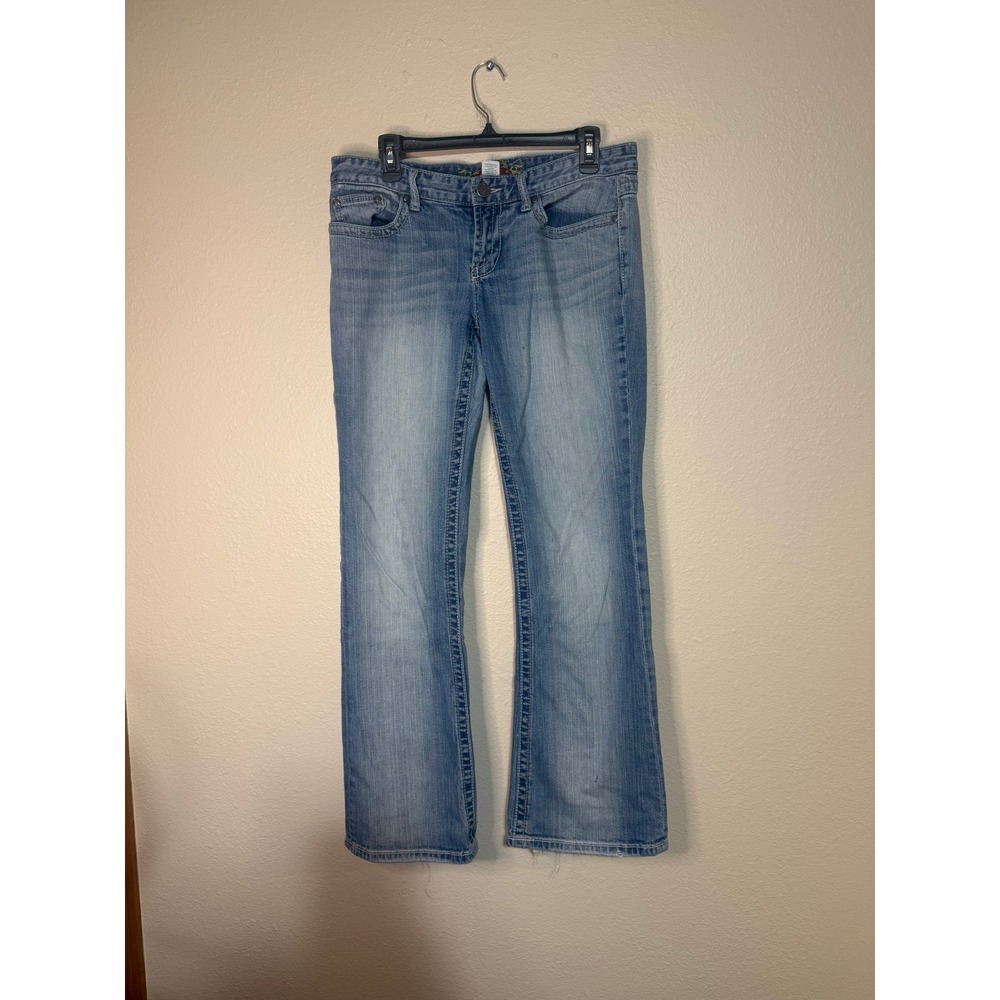 Maurices Womens Light Wash Bootcut Jeans Low Rise Embroidered Pockets 11/12 REG